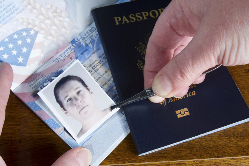 Indikasi pemalsuan identitas seperti passport karena belum adanya verifikasi individu yang terintegrasi.