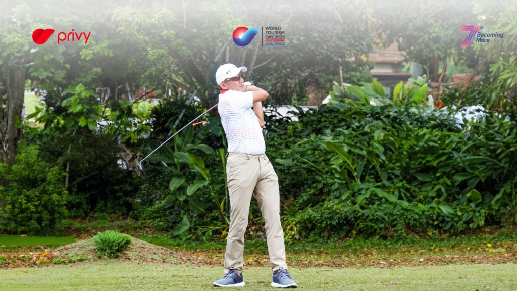 Bapak Sandiaga Salahudin Uno bermain golf