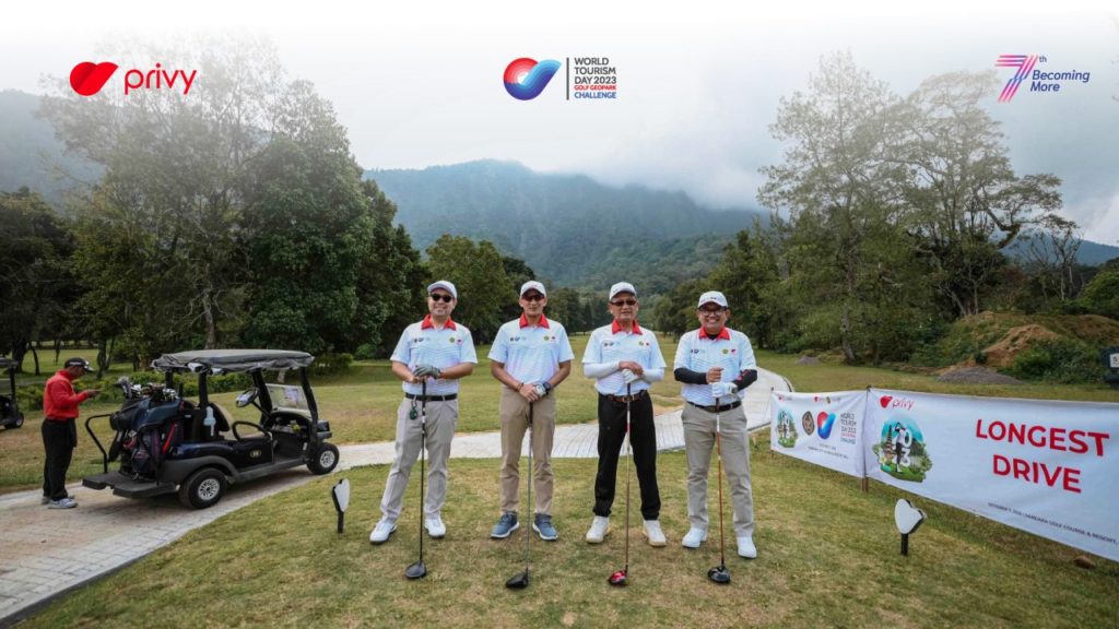 Bapak Sandiaga Salahudin Uno, bapak Marshall Pribadi, Menteri ESDM Arifin Tasrif bermain golf
